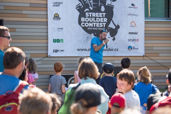 Street boulder contest