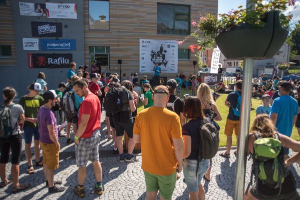 Street boulder contest