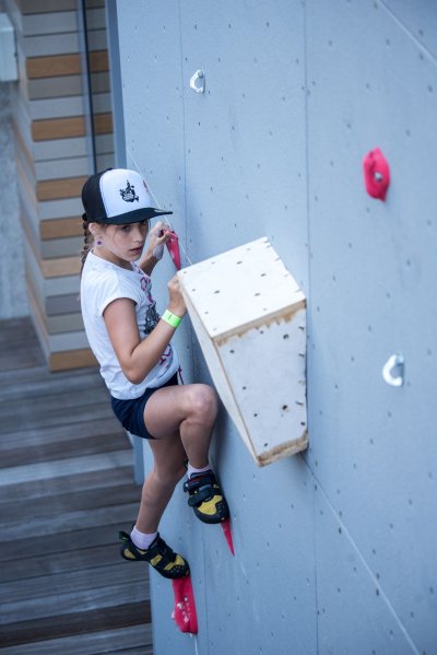 Street boulder contest