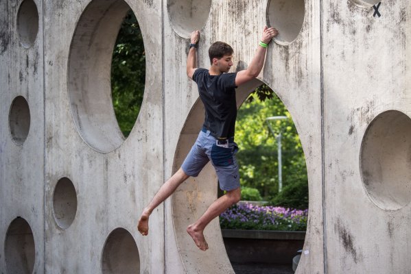 Street boulder contest