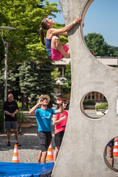 Street boulder contest