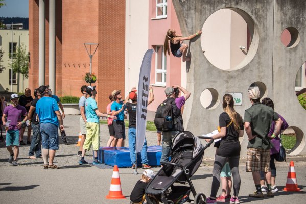 Street boulder contest