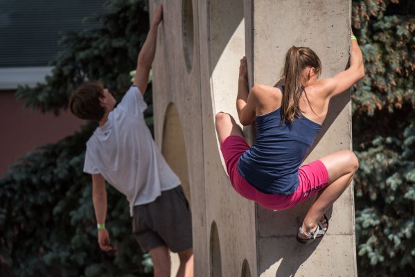 Street boulder contest