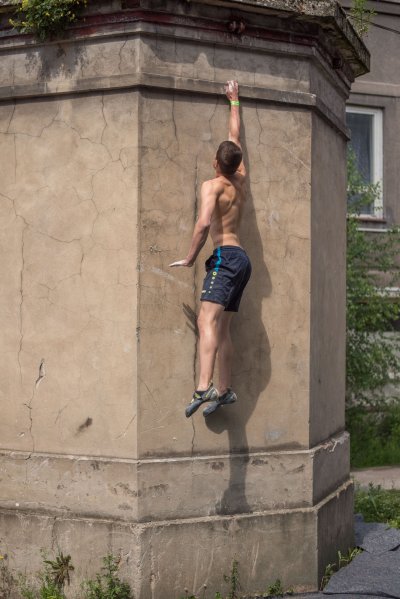 Street boulder contest