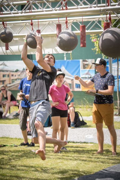 Street boulder contest