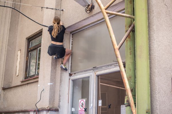 Street boulder contest