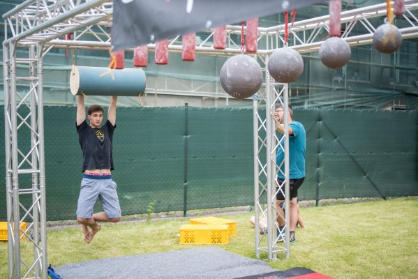 Street boulder contest