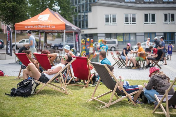 Street boulder contest