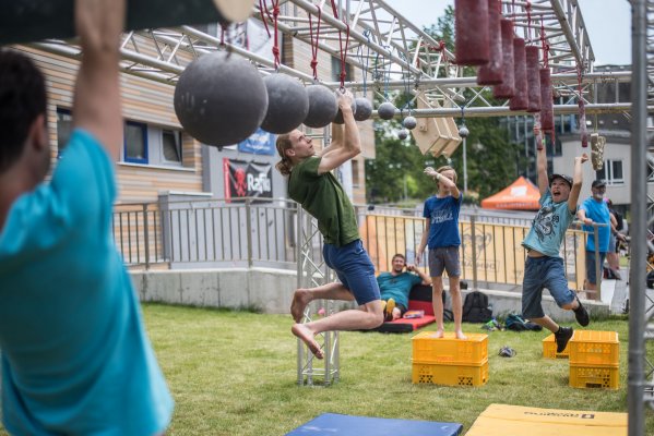 Street boulder contest