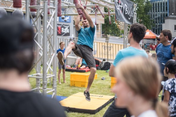 Street boulder contest