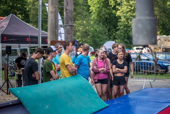 Street boulder contest