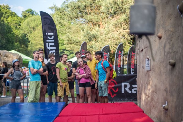 Street boulder contest