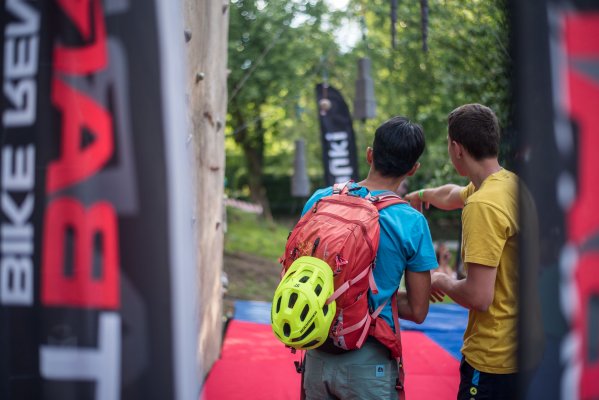 Street boulder contest