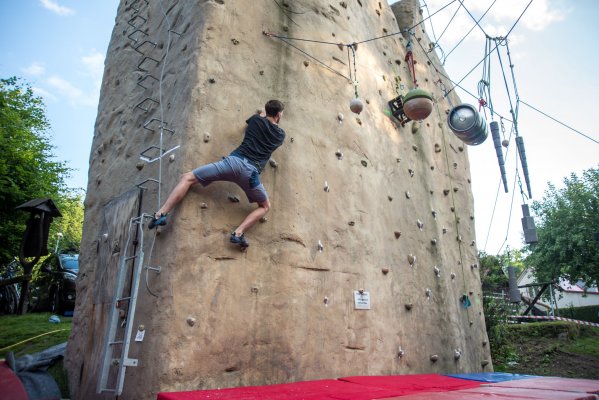 Street boulder contest