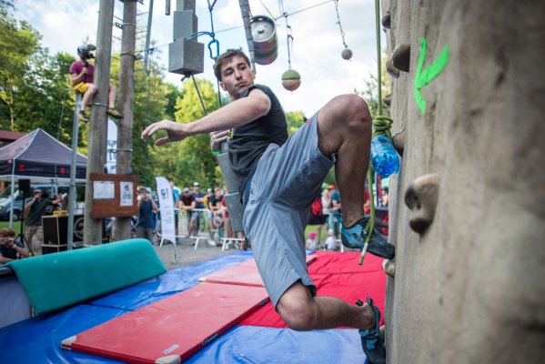 Street boulder contest