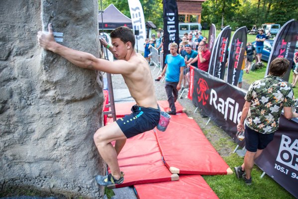 Street boulder contest