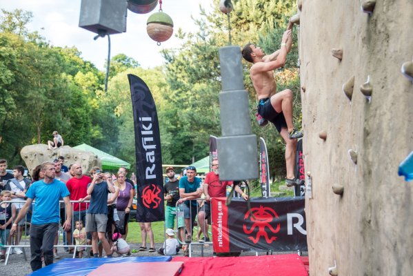 Street boulder contest