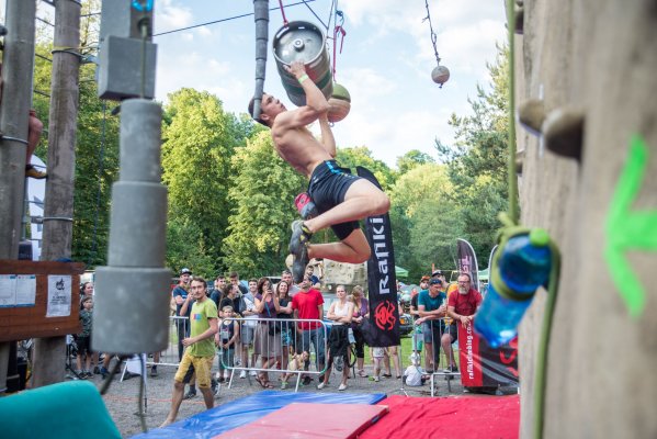 Street boulder contest