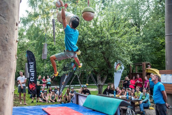 Street boulder contest