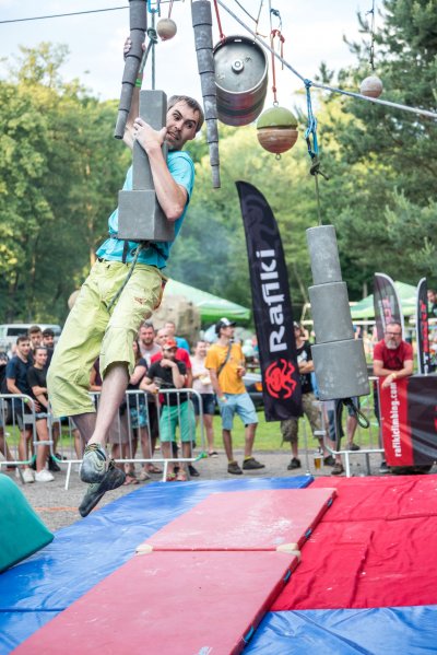 Street boulder contest
