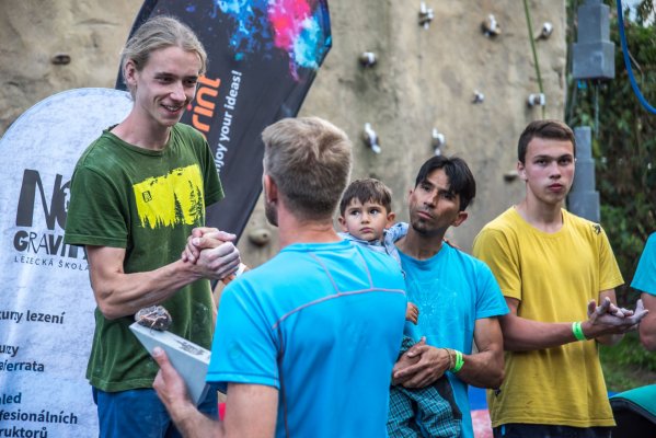 Street boulder contest