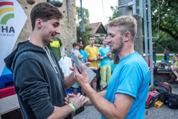 Street boulder contest