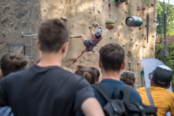 Street boulder contest