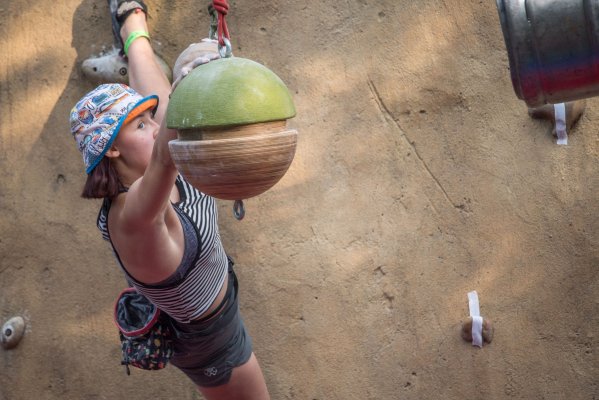 Street boulder contest